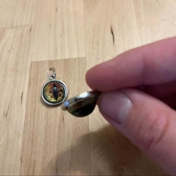 Dragon Eye Earrings Lizard Reptile Cat Fantasy Nerd LOTR Dangle Cosplay - Picture 4 of 6